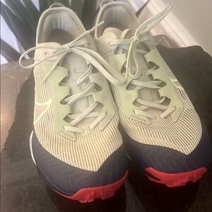 Nike Terra Kiger 8 trail running shoes excellent condition